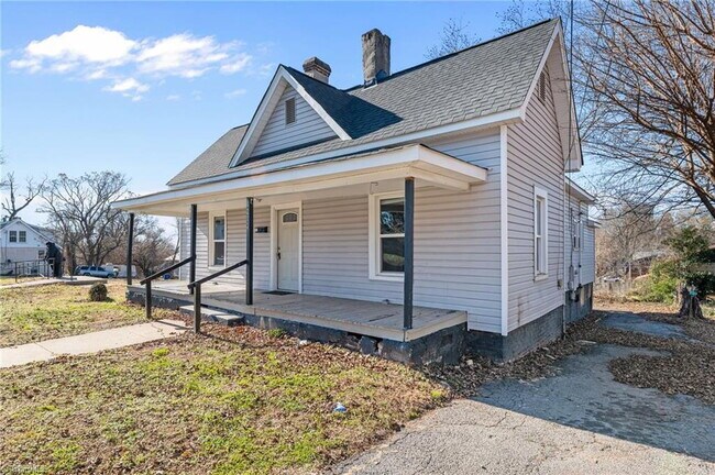 Building Photo - "Charming 4-Bedroom Home in the Heart of Winston-Salem-Pets Welcome Housing Vouchers Accepted!