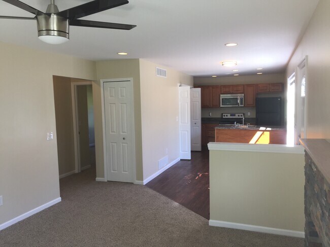 Building Photo - 10933 Hall Rd