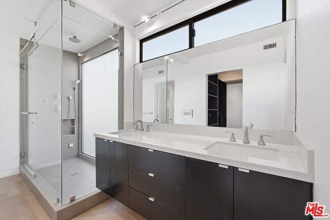 Building Photo - 18131 Kingsport Dr