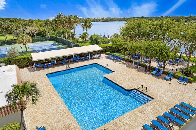 Building Photo - 2121 N Ocean Blvd