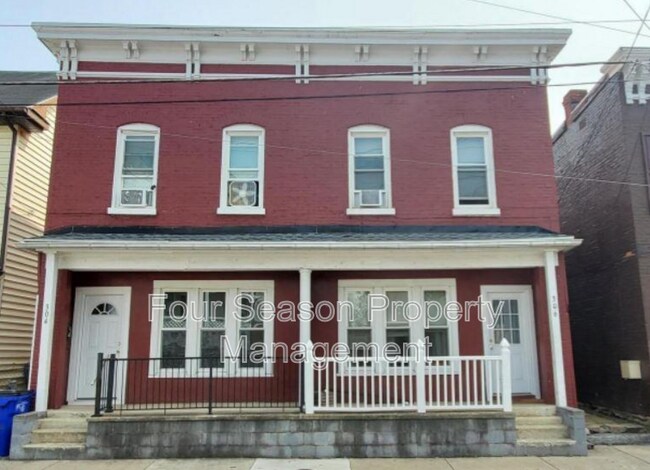 Building Photo - 306 S Locust St