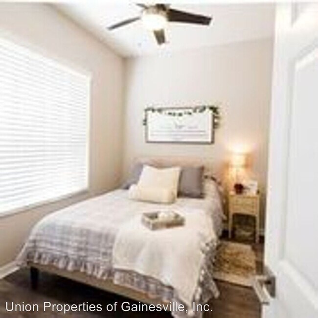 Building Photo - 2 br, 2 bath Apartment - 110 NW 9th Terrace