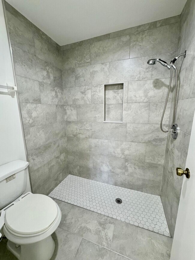 Building Photo - 524 Ponderosa Dr