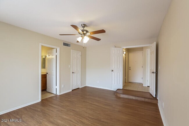 Building Photo - 3546 W Willow Ave