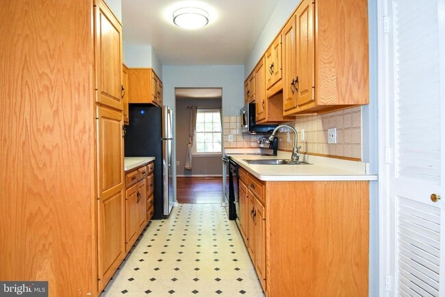 Building Photo - 14 Fenceline Dr