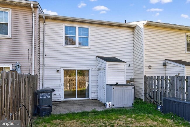 Building Photo - 9594 Inverary Ct