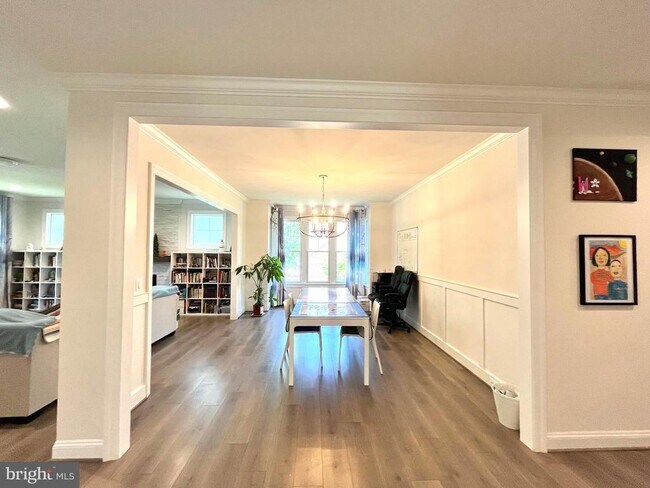 Building Photo - 6626 Moly Dr
