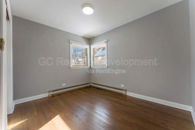 Building Photo - 390 Oak Ave