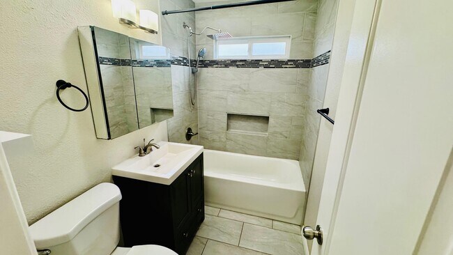 Building Photo - 803 Gamble St