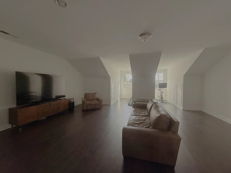 3rd level Loft - 304 Sonatina Ter