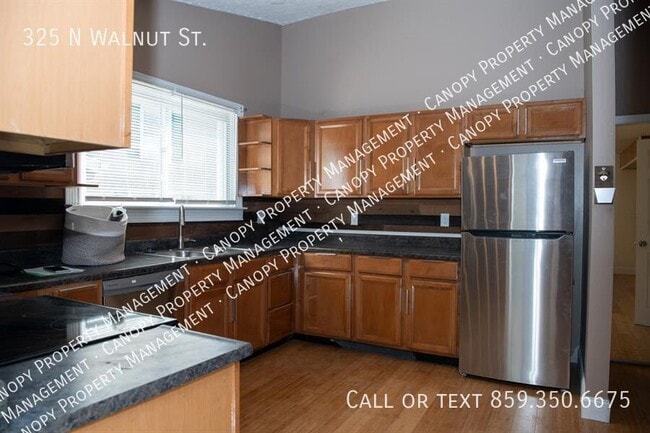 Building Photo - 325 N Walnut St