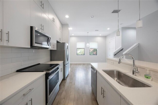 Building Photo - 1330 W Gray St