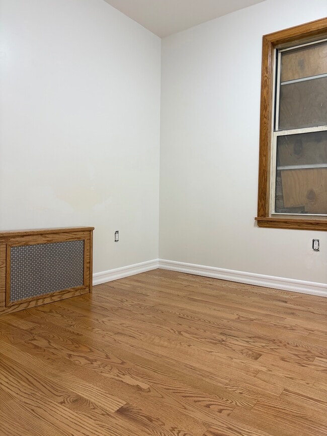 Building Photo - 2237 W 1st St