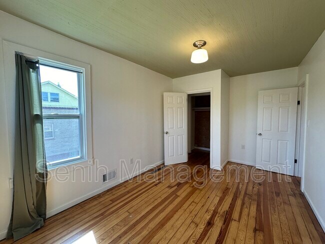 Building Photo - 421 Chandler St