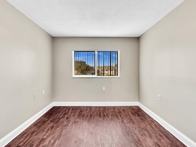 Building Photo - 1163 Lake Terry Dr