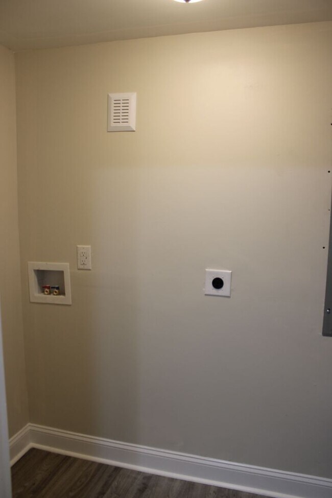 Building Photo - Newly Renovated Home in Beaufort