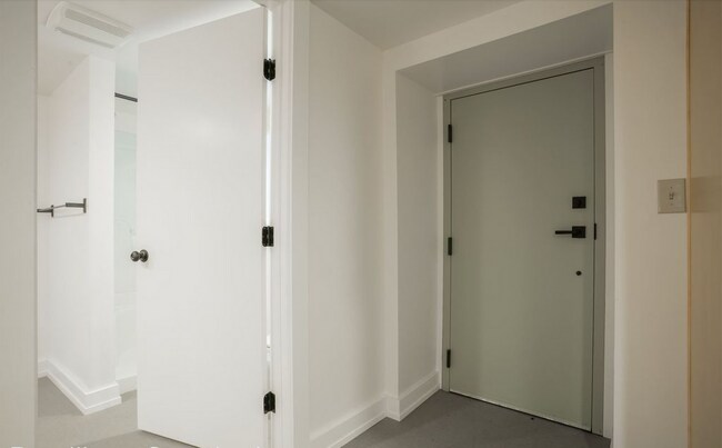 Building Photo - Updated One Bedroom in Beautifully Convert...