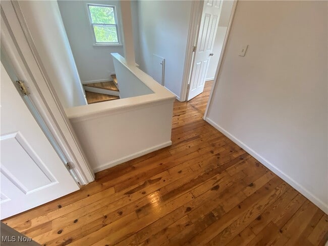 Building Photo - 854 E 258th St