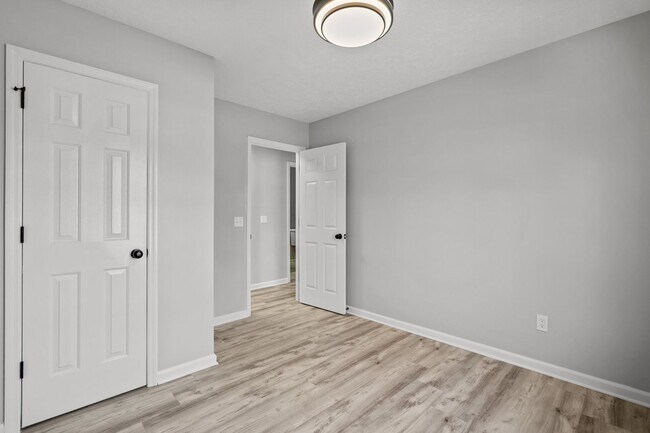 Building Photo - Fully Renovated 3 Bedroom in Southport!