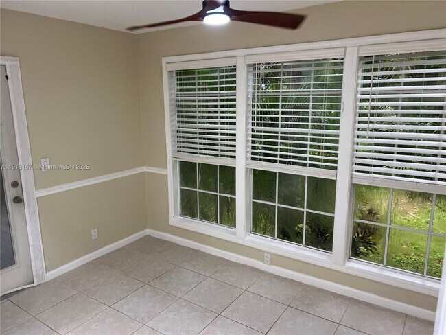 Building Photo - 5063 Heatherhill Ln