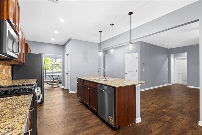 Building Photo - 407 Aviary Ln