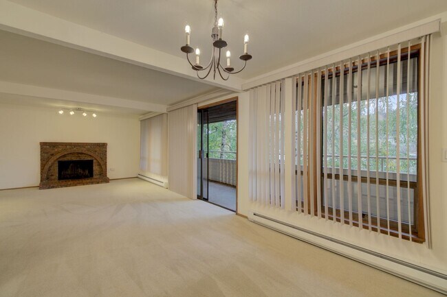 Building Photo - 2bd/1.75ba Mercer Island Condo