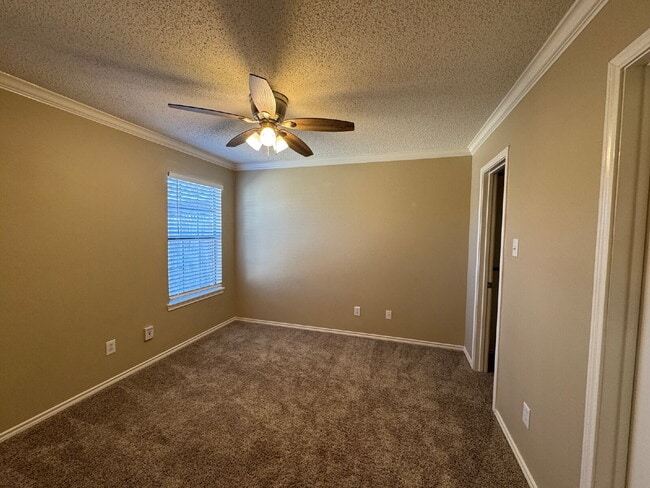 Building Photo - Captivating Home Located in Northwest Corr...