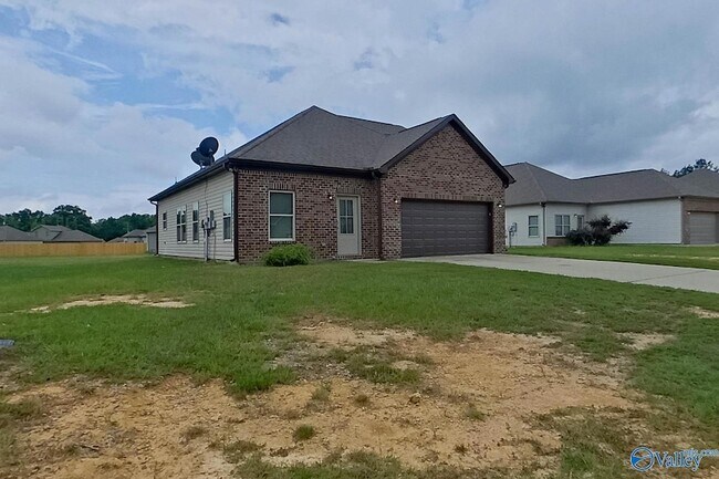 Building Photo - 520 White Oak Cir