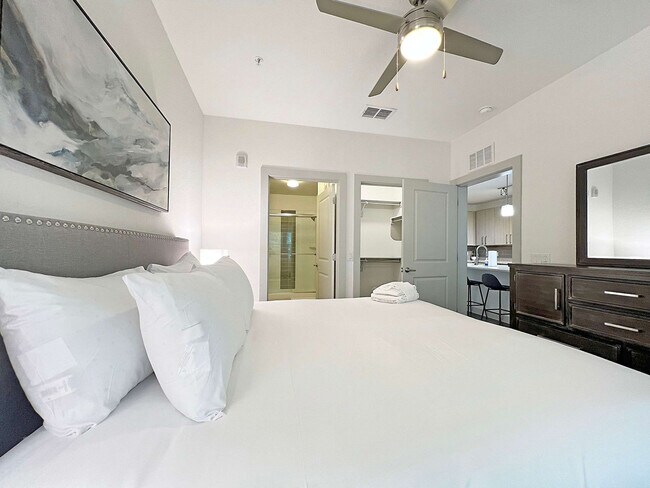 Building Photo - 2615 N Grady Ave