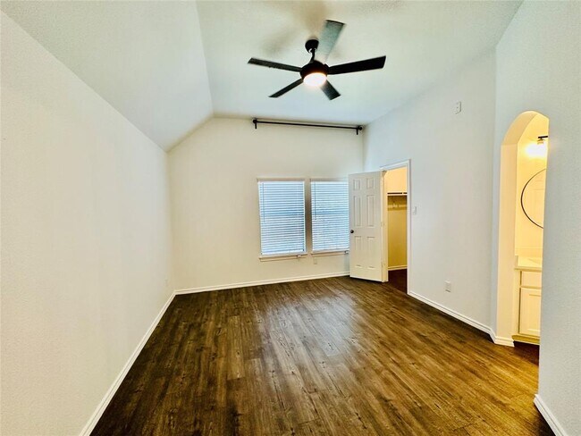 Building Photo - 901 Bethpage Dr