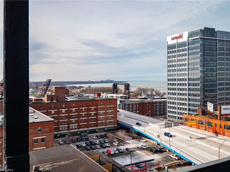 View - 701 W Lakeside Ave