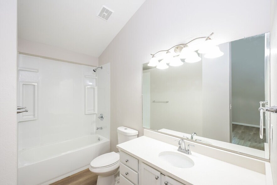 Building Photo - 7165 Routt St