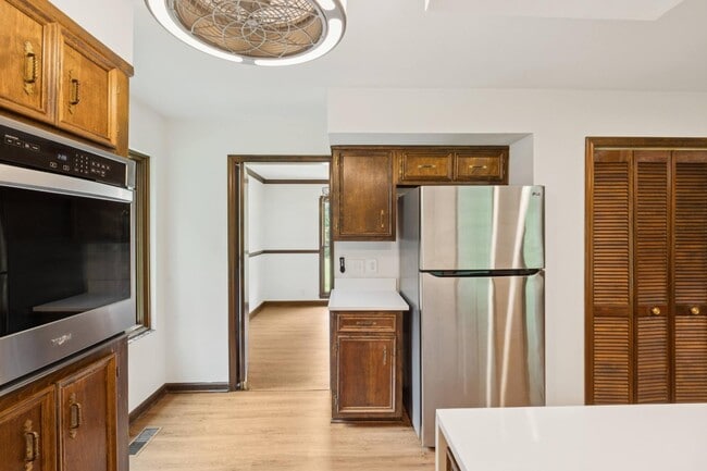 Building Photo - 1972 Sunnyside Dr