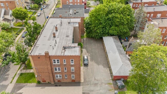 Building Photo - 36 School St