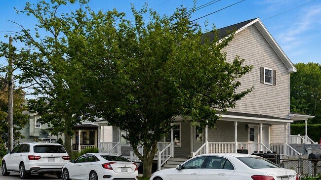 Building Photo - 413 1st St