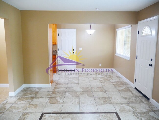 Building Photo - Remodeled 3 Bed 1 Bath 900sqft home in West Sacramento