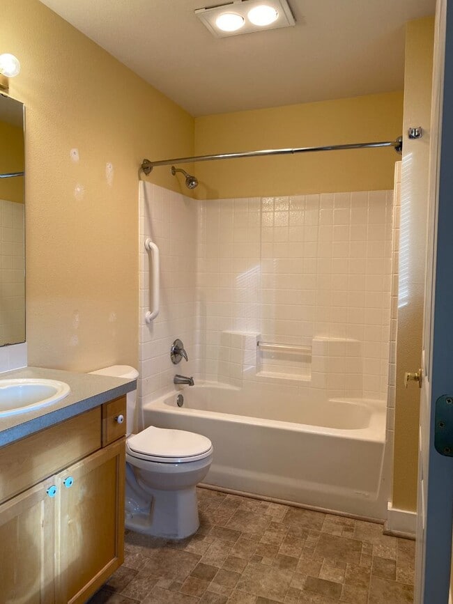 Building Photo - Ground Level River View Condo