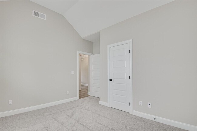 Building Photo - 136 Tanager Ln