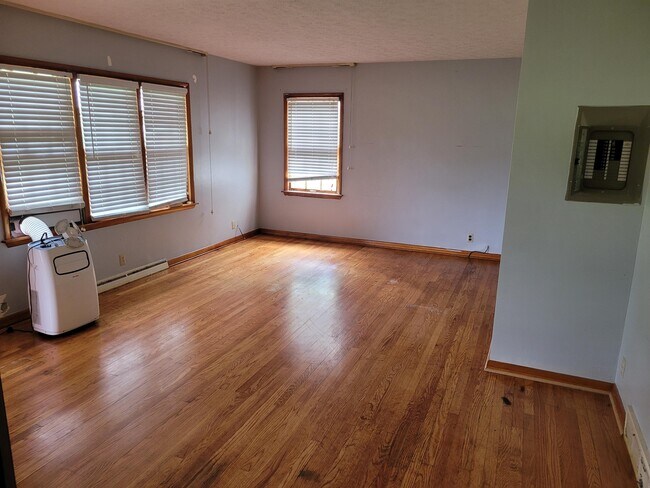 Building Photo - 2853 OH-63