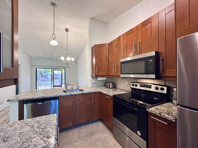 Building Photo - 3054 S Oakland Forest Dr