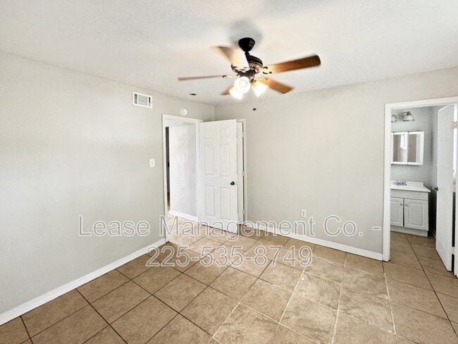 Building Photo - 864 Carmadelle St