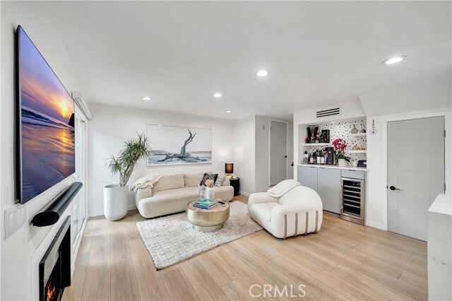 Building Photo - 14727 Magnolia Blvd