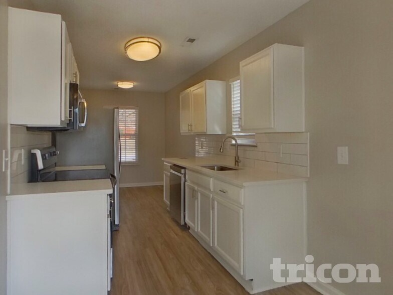 Building Photo - 349 Denman Loop