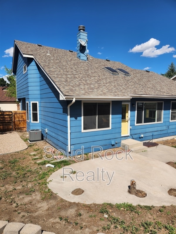 Building Photo - 3483 Mountainside Dr