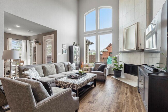 Building Photo - 2603 Country Ln