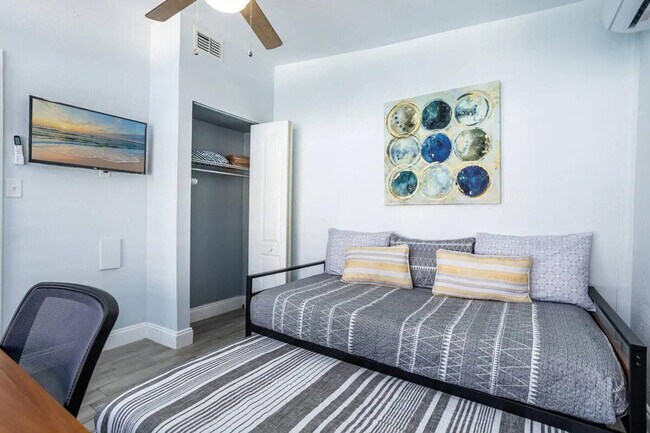 Building Photo - 4501 Loring Pl