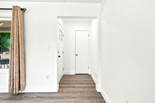 Building Photo - Newly Remodeled 4 Bedroom Home in Roy!