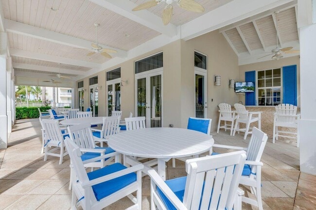 Building Photo - 814 Bay Colony Dr S