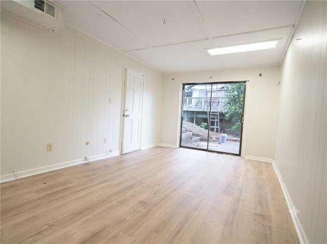 Building Photo - 3470 Clubland Dr