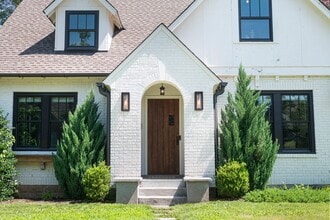 Building Photo - 2016 Sweetbriar Ave